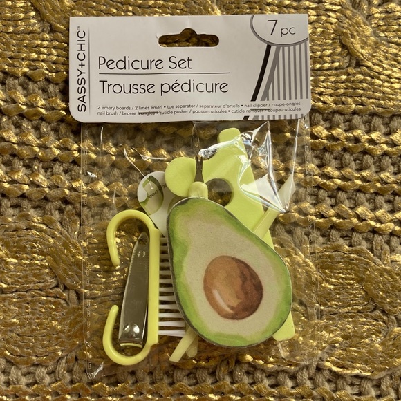 NIP 🥑🤍🥑 7 Piece Sry Manicure Pedicure Assorted Tool Set Avocado Theme 🥑🤍🥑 - Picture 1 of 5
